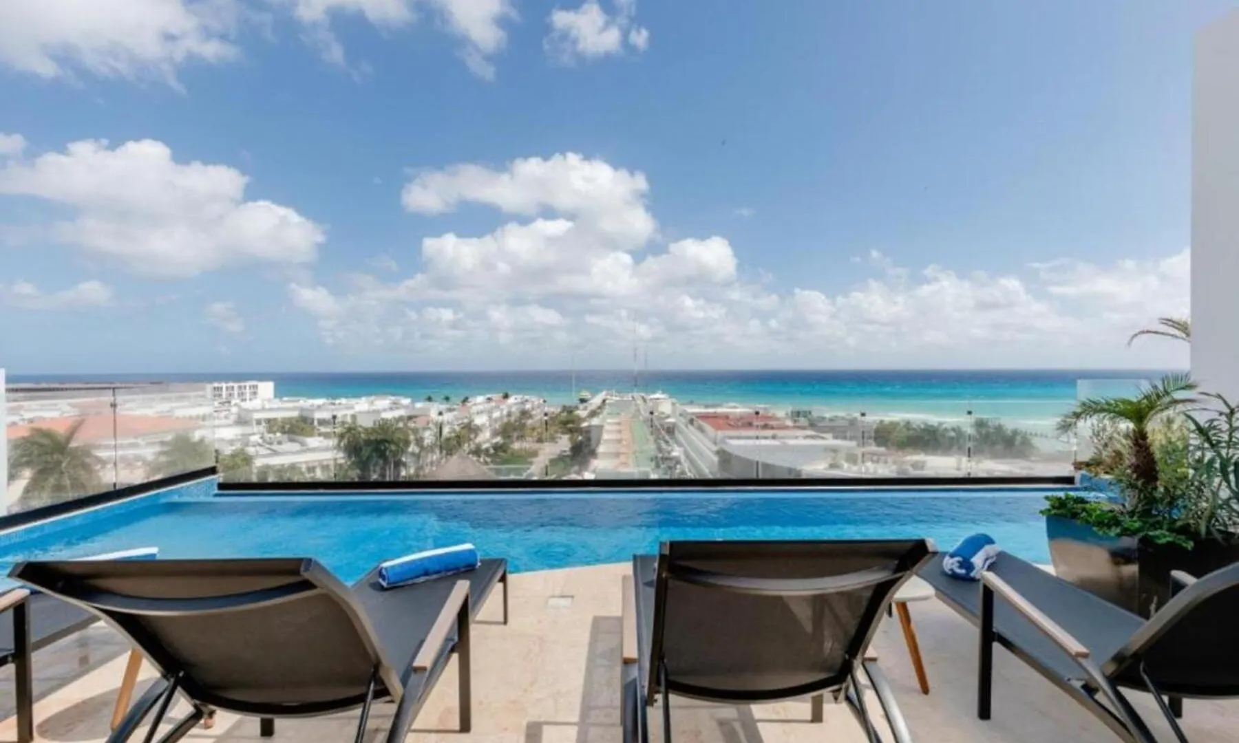 One Paralia Playa del Carmen